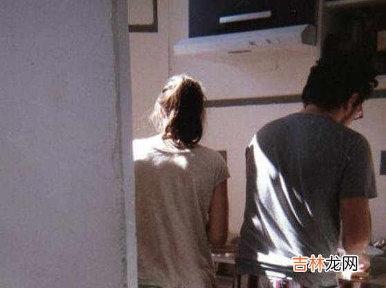 感情里 当一个女生希望你主动，其实就是对你有意思的表示