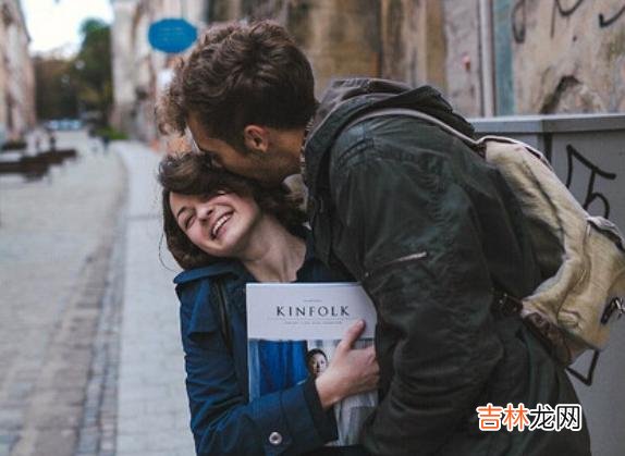 感情里 当一个女生希望你主动，其实就是对你有意思的表示