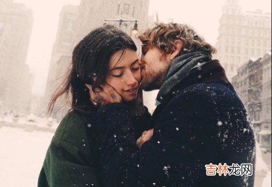 01.记得《喜宝》里写下：“当一个男人喜欢一个女人的时候 女生对你的示好，想要拒绝时，才会有这几种委婉的表现