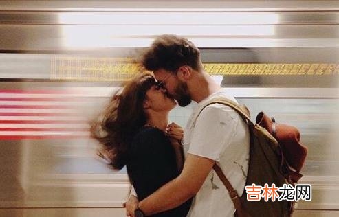01.晏殊在《玉楼春·春恨》中写下：“无情不似多情苦 当一个人暗恋你时，也喜欢这样藏住自己的心思