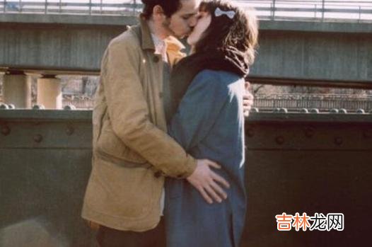 01.丰子恺在《不宠无惊过一生》中写道：“不乱于心 当一个人选择分手，无论你有多爱，也要记住，别挽留