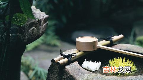 叔本华先生说：“人性一个人最特别的弱点就是——在意别人如何看待自己。|总喜欢营造一种“我很优秀”的假象，而原因，无非两种