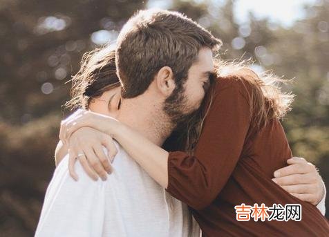丰子恺说：“不乱于心 追一个人时，感动和吸引，是有本质区别的