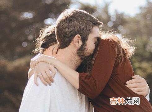 感情有一点奇怪之处：有人追的女生 感情里，这两种女生，往往是男人的第一选择