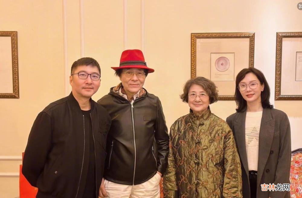 陈数晒与公婆合照，婆婆慈眉善目有气质，婆媳两个长得超像