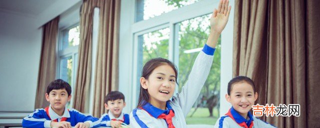 花枝招展的拼音 花枝招展怎么造句