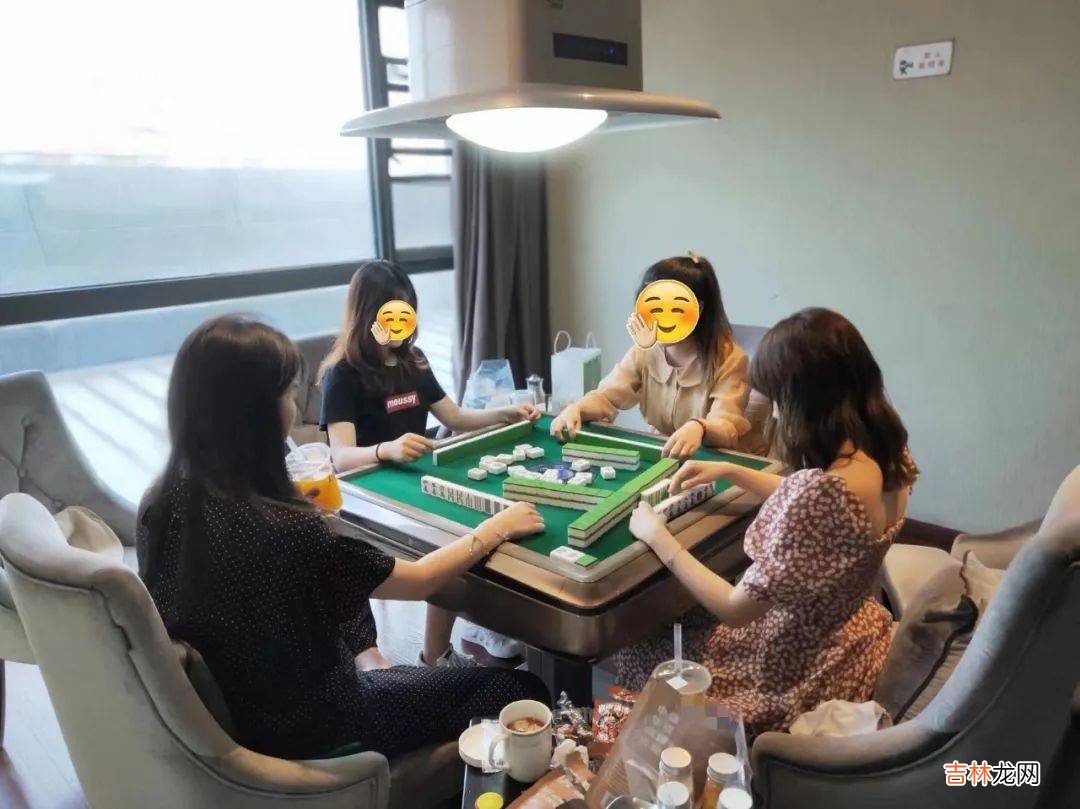 这一批回老家上岸的95后，活成了打工人眼红的“大小姐”
