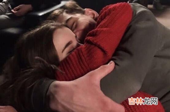 01.张爱玲说:“当男人对女人说对不起的时候 那些能够长久的爱情,往往都是因为这一点