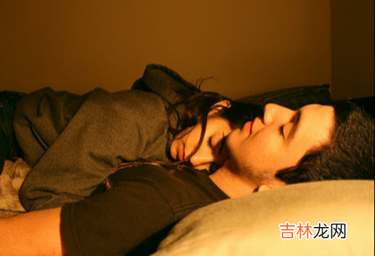 01.俗话说：“不以结婚为目的的恋爱 婚前同居，两个人的选择，不管结局如何，没有谁更吃亏
