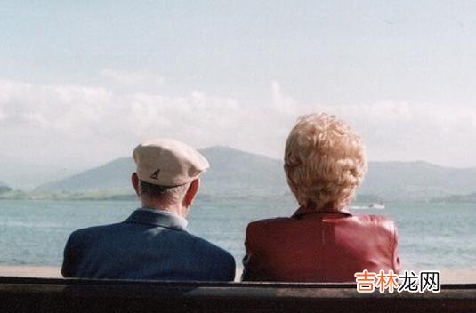 01.安妮宝贝说：“也许爱情 恋爱，并不会提高你的生活品质，爱上谁都不行，真的