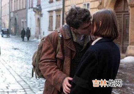 01.俗话说 结婚前之时，应该用男友的钱吗？