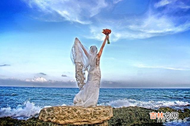 施瓦茨曾说过：美满的婚姻是人生最大的幸福之一 无论男女，感情里最重要的一点，就是不放弃
