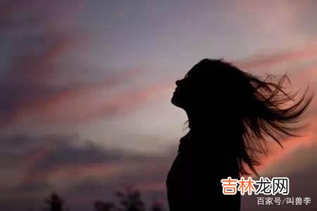 你可以爱一个人卑微到尘埃里 面对爱而不得,我们应该学会释怀,错的人,迟早会走散