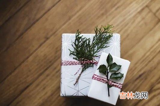 恋爱中一切错误的根源，都是为了有回报而去付出