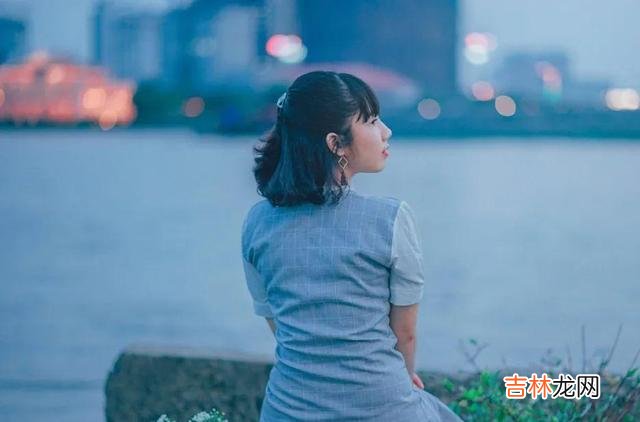 众所周知 跟女生聊天的时候，话题延伸源源不断，让她与你聊不停！