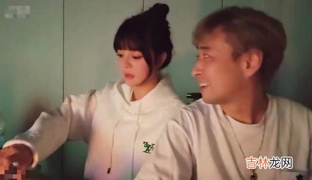 俗话说得好打是亲骂是爱 钱小佳控诉野蛮“女友”：这个女人天天给我大嘴巴子