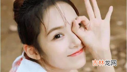 如果你刚认识了一个女生 刚认识女生不回微信，是不是在暗示你放弃？