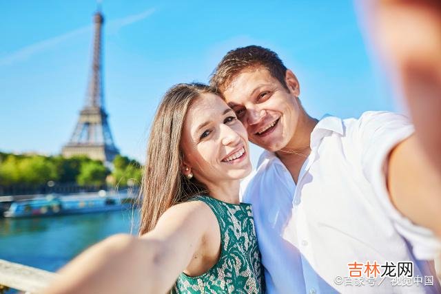 女人到底喜欢什么样的男人？相信很多的人回答是有钱。|有种男人，即便长相平平又没钱，也有女人喜欢倒追