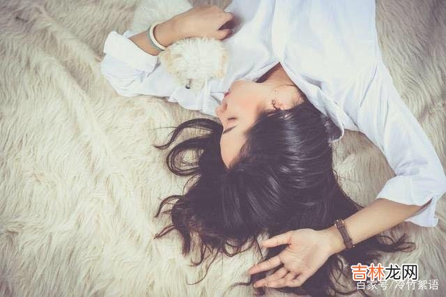 爱情萌芽的时候 女人对你动心，会羞于告诉你，而是这个样子对你