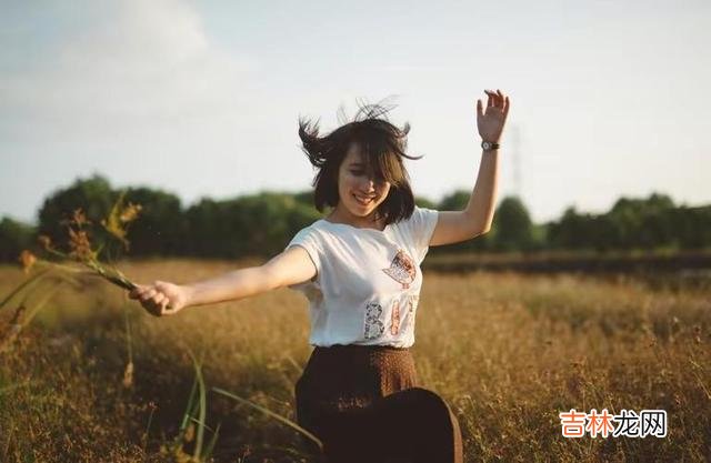1.|去爱一个值得的人，去爱一个对的人，日后回想起来，青春值得