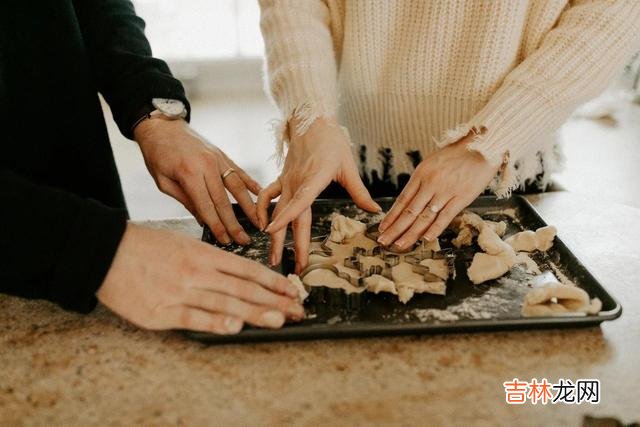 有人说一个男人到底爱不爱你 习惯用这三种方式来爱你的男人，说明你很廉价