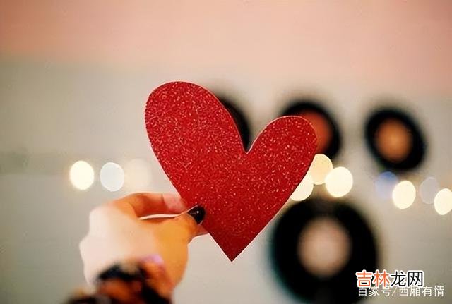 在感情面前 想撩一个女人时,要巧用“弃猫效应”才能让她对你死心塌地