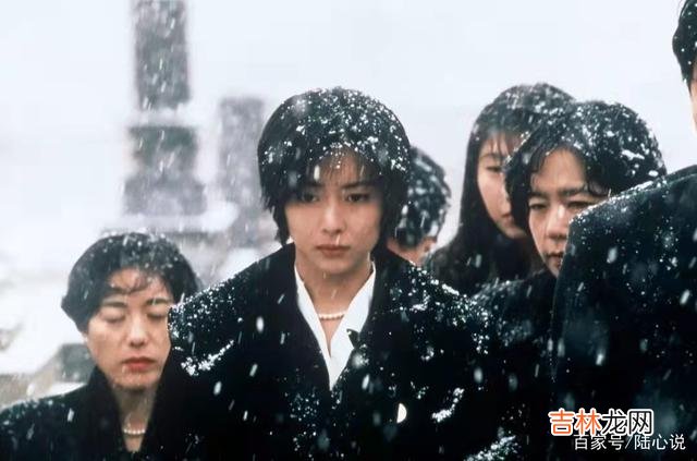 爱情是两个人的事情 将对一个人的爱深藏于内心之中,其实也挺好的