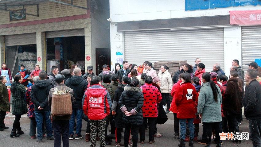 本文转自：人民网-四川频道“有时坐火车 走失男童35年噩梦驱散 临退休民警感动落泪