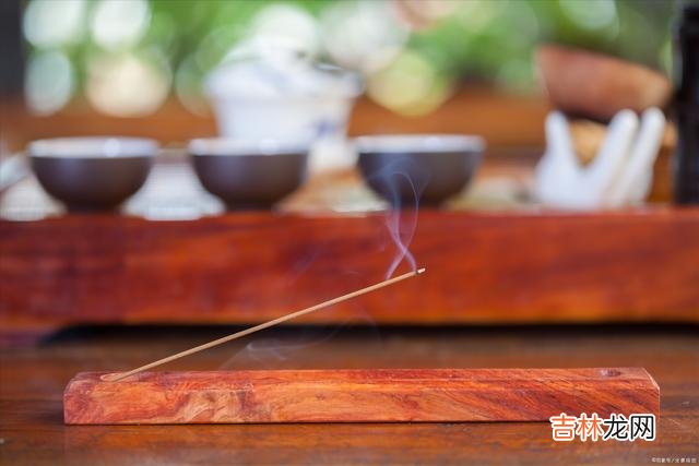 情商高的人，能做到喜怒不形于色，不会将这三个秘密说给人听