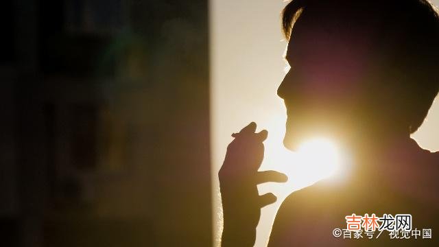 01.|男人在面对困境的时候，往往只会用沉默的方式，来独自面对