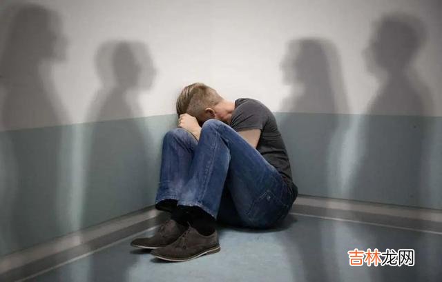 每个人都会有经历一些自己不想面对的问题 逃避肯定是不能够解决问题的,尤其是在感情问题上