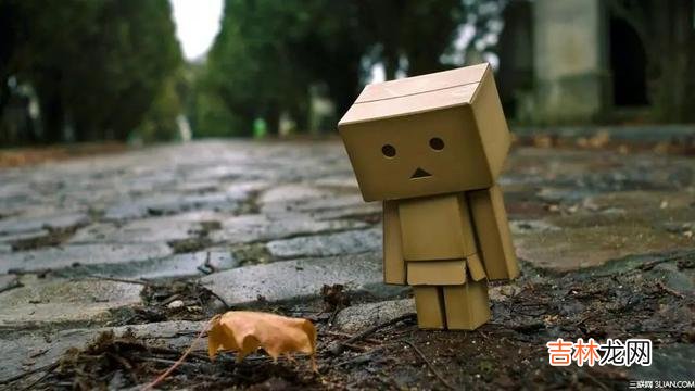 每个人都会有经历一些自己不想面对的问题 逃避肯定是不能够解决问题的,尤其是在感情问题上