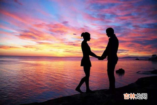 历史总会惊人地为她付出一切 能牵手成功的往往是那个不起眼的第三者，为什么会这样呢？
