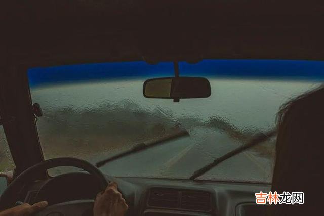 一个人是不是真的喜欢你 如果一个男人真的想和你在一起，通常会有这些比较明显的特征