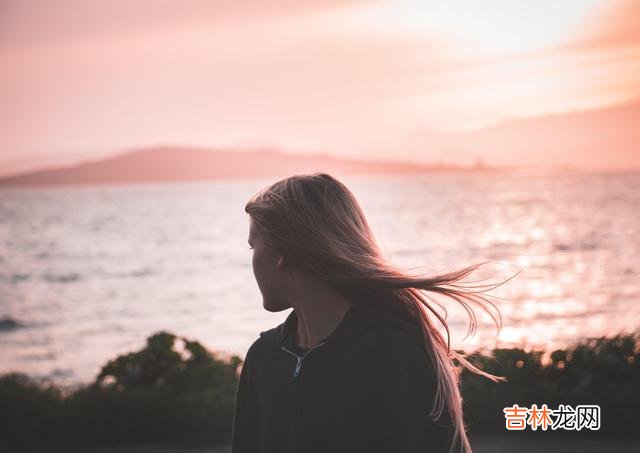 作家阿兰德波顿说过：“我恨自己别无选择 想让一个男人真正爱上你，女人要做好这些事情