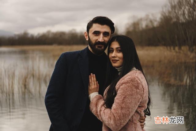 作家阿兰德波顿说过：“我恨自己别无选择 想让一个男人真正爱上你，女人要做好这些事情