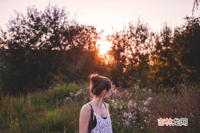一个男人若是对你动了真情 男人一旦对你动了真情，他在这些方面就会变得很主动，女人别不懂
