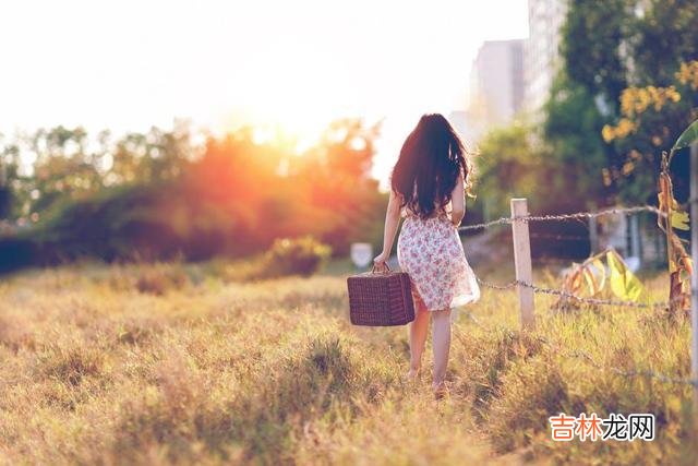 一个男人若是对你动了真情 男人一旦对你动了真情，他在这些方面就会变得很主动，女人别不懂