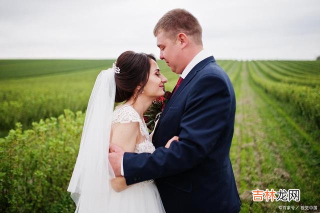 感情中 一个男人一旦对你动心了，往往会在这些事情上对你很主动