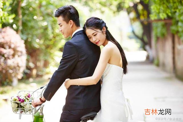 两个人在一起 一个男人心里要是有了别人，这些变化会很明显，女人别不懂