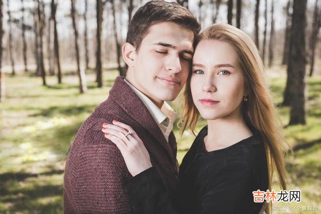 两个人之所以会分手 分手后，男人还愿意这样对待你，说明他的心里还放不下你