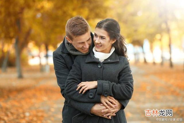 作家傅踢踢说过：“婚姻不是爱情的坟墓 当婚姻出现了裂痕，夫妻双方要怎么做，才能挽回这段婚姻呢？
