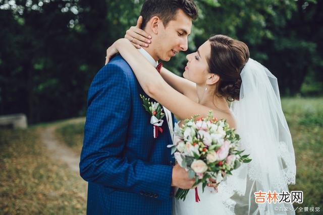 男人一旦到了中年 中年男人一旦对你动心了，往往会有这些表现，女人别不懂