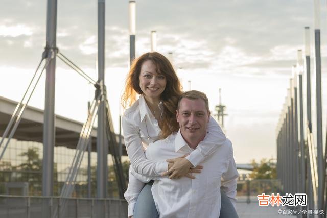 男人一旦到了中年 中年男人一旦对你动心了，往往会有这些表现，女人别不懂