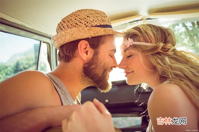 男人一旦到了中年 中年男人一旦对你动心了，往往会有这些表现，女人别不懂