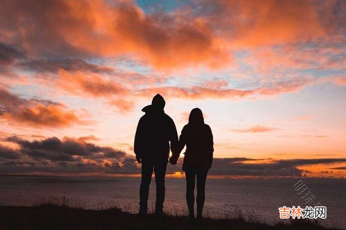 今年春节前 夫妻离婚，还在大街上大打出手，一招走错，满盘皆输