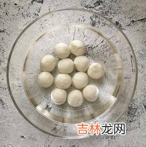 地锅鸡的饼子怎么做的?