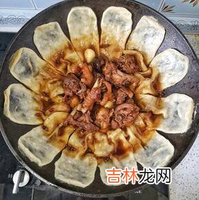 地锅鸡的饼子怎么做的?