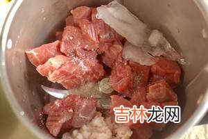 怎样做牛肉丸子好吃又松软