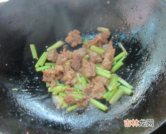 牛腩跟芹菜怎么炒好吃